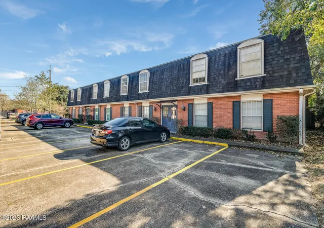 2nd image of 211 Versailles Blvd #10, Lafayette, LA 70501 | MLS# 2600006913