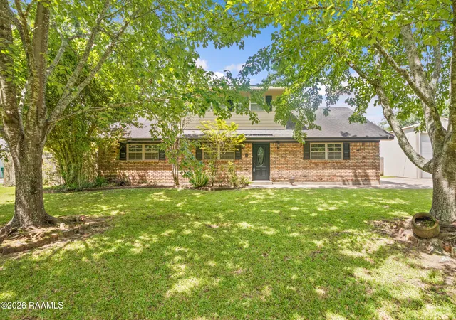 Photo 1 of Sale Pending at 410 N Locksley Dr, Lafayette, LA 70508 | MLS# 2600004962 | Listing updated on 2026-09-04