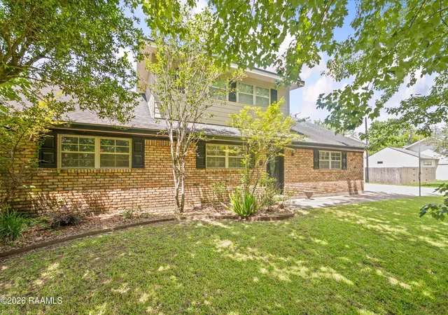 Photo 3 of Sale Pending at 410 N Locksley Dr, Lafayette, LA 70508 | MLS# 2600004962 | Listing updated on 2026-09-04