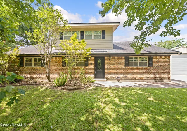 Photo 3 of Sale Pending at 410 N Locksley Dr, Lafayette, LA 70508 | MLS# 2600004962 | Listing updated on 2026-09-04