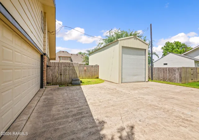 Photo 4 of Sale Pending at 410 N Locksley Dr, Lafayette, LA 70508 | MLS# 2600004962 | Listing updated on 2026-09-04