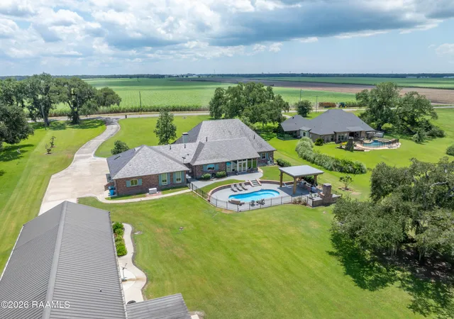 Photo 4 of Single family home for sale at 4524 Irish Bnd Rd, Franklin, LA 70538 | MLS# 2600007205 | Listing updated on 2026-08-12
