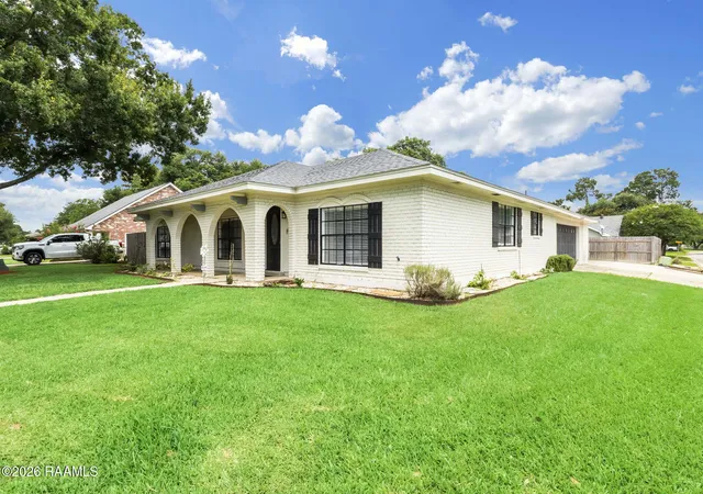 Photo 2 of Single family home for sale at 129 Alyene Dr, Lafayette, LA 70506 | MLS# 2600005172 | Listing updated on 2026-09-14
