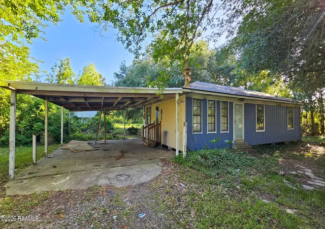 Homes for sale in Breaux Bridge, LA | 1072 Old Henderson Hwy, Breaux Bridge, LA 70517 | MLS# 2600003332