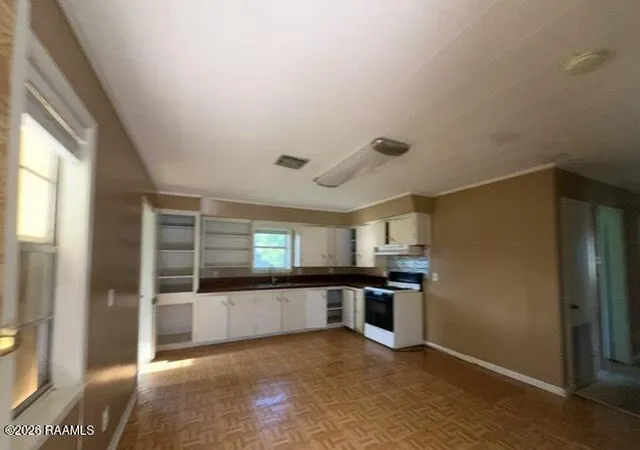 Homes for sale in New Iberia, LA | 213 N Landry Dr, New Iberia, LA 70560 | MLS# 2600006104