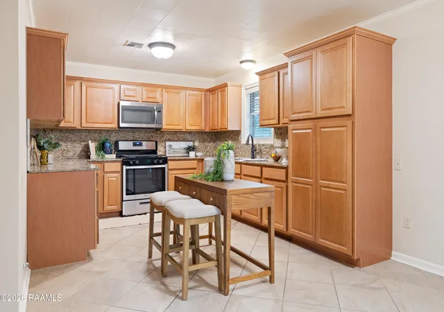 Photo 3 of Single family home for sale at 206 Paul Boudreaux Rd, Lafayette, LA 70506 | MLS# 2600003879 | Listing updated on 2026-09-07