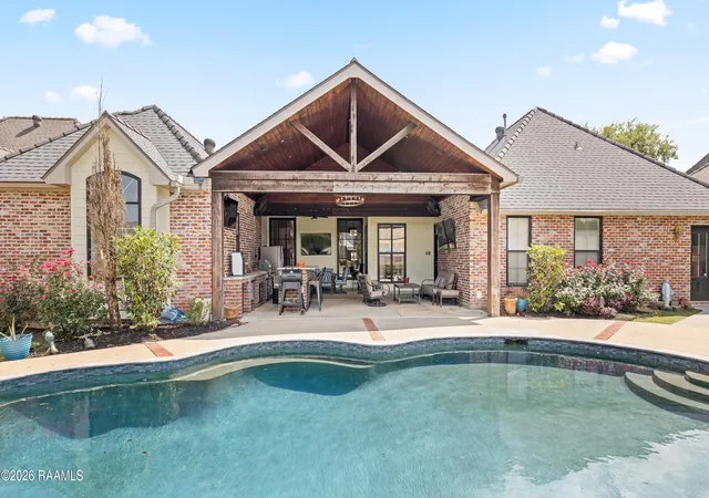 Photo 3 of Single family home for sale at 203 Flagstone Ct, Lafayette, LA 70503 | MLS# 2600004821 | Listing updated on 2026-10-09