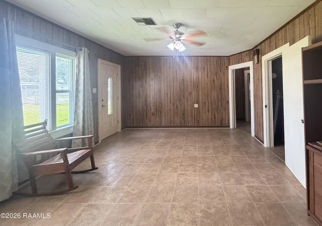 Photo 2 of Single family home for sale at 121 W Walnut St, Crowley, LA 70526 | MLS# 2600007657 | Listing updated on 2026-08-31