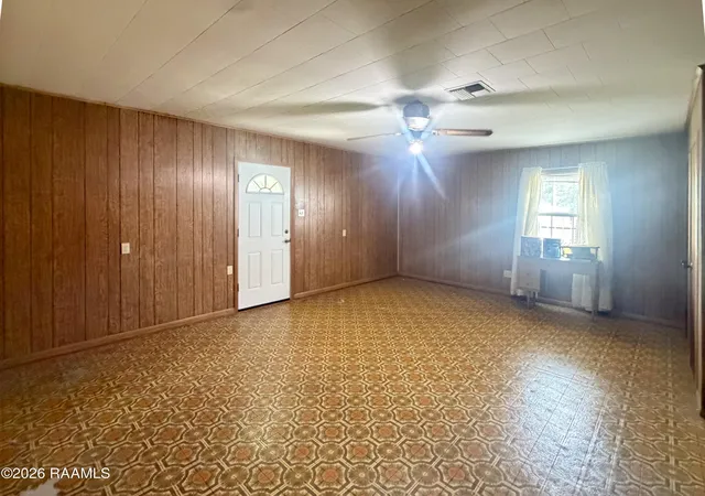 Photo 4 of Single family home for sale at 121 W Walnut St, Crowley, LA 70526 | MLS# 2600007657 | Listing updated on 2026-08-31