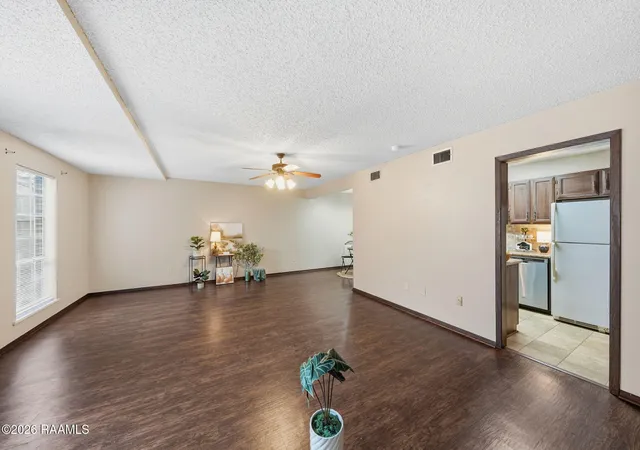 5th image of 200 Lodge Dr, Lafayette, LA 70506