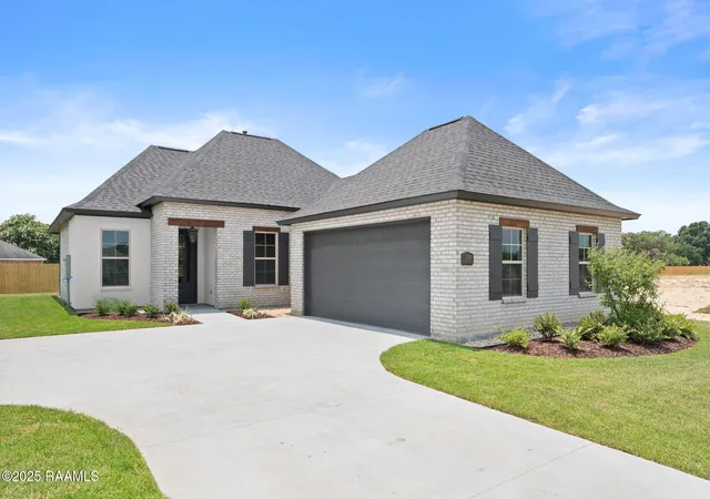 Photo 3 of Single family home for sale at 301 Sweet Harvest Rd, Youngsville, LA 70592 | MLS# 2500000909 | Listing updated on 2026-06-02