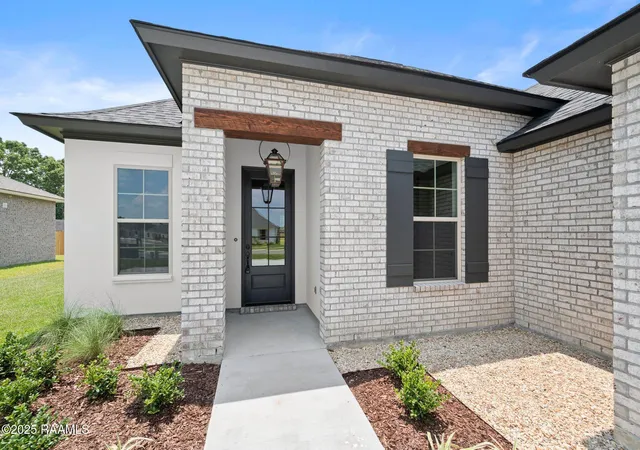 Photo 3 of Single family home for sale at 301 Sweet Harvest Rd, Youngsville, LA 70592 | MLS# 2500000909 | Listing updated on 2026-06-02
