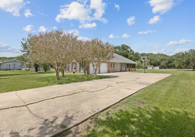 Photo 3 of Single family home for sale at 1493 Lovell St, Crowley, LA 70526 | MLS# 2600007557 | Listing updated on 2026-09-11
