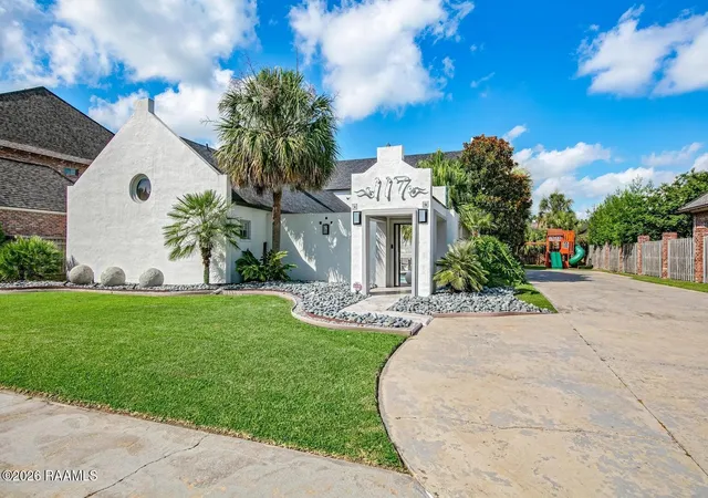 Photo 3 of Single family home for sale at 117 Emily Cir, Lafayette, LA 70508 | MLS# 2600008174 | Listing updated on 2026-09-09