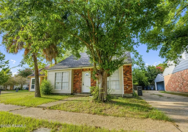 3rd image of 10841 Weiner Creek Dr, Baton Rouge, LA 70816 | MLS# 2600007746