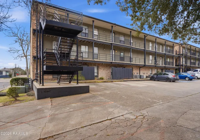 Homes for sale in Lafayette, LA | 701 S College Road, Lafayette, LA 70503 | Houzeo