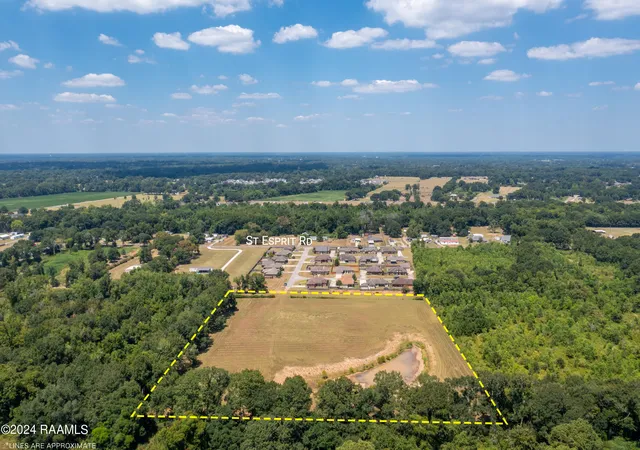 Photo 2 of Sale Pending at 112 Buckleridge Rd, Carencro, LA 70520 | MLS# 24008192 | Listing updated on 2026-08-17