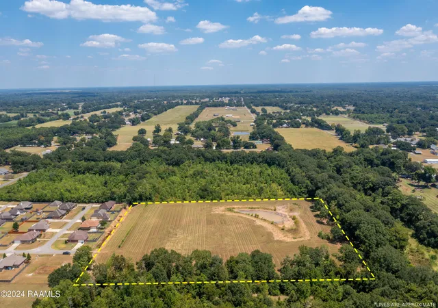 Photo 3 of Sale Pending at 112 Buckleridge Rd, Carencro, LA 70520 | MLS# 24008192 | Listing updated on 2026-08-17
