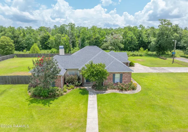 2nd image of 300 Bridgeport Ln, Carencro, LA 70520 | MLS# 2600006225