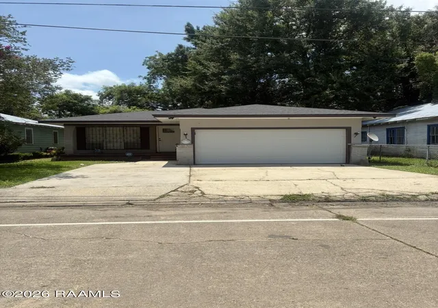 Homes for sale in New Iberia, LA | 515 Walton St, New Iberia, LA 70560 | MLS# 2600005960