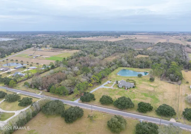 2nd image of 5114 Rip Van Winkle Rd, New Iberia, LA 70560 | MLS# 2600000114