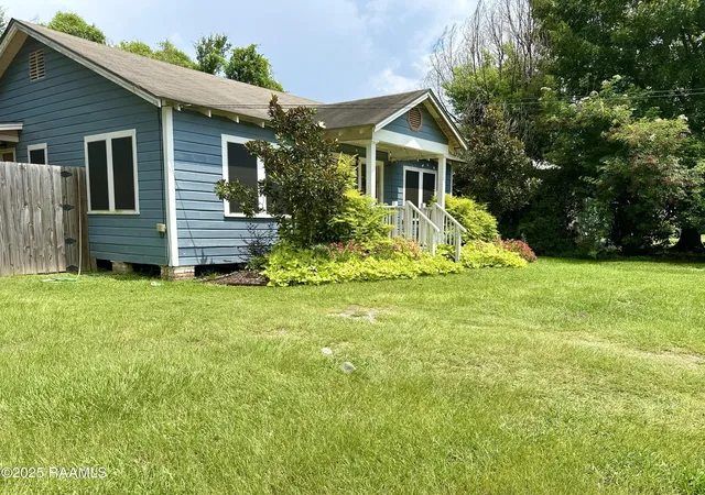 Photo 3 of Single family home for sale at 920 St Patrick St, Lafayette, LA 70506 | MLS# 2500002163 | Listing updated on 2026-09-01