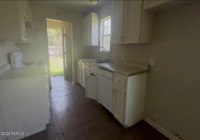 Photo 3 of Sale Pending at 200 Cantal Dr, Lafayette, LA 70507 | MLS# 2600007998 | Listing updated on 2026-09-21