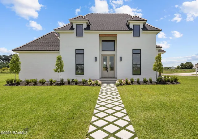 Photo 1 of Single family home for sale at 100 Trailing Oaks Dr, Youngsville, LA 70592 | MLS# 24008949 | Listing updated on 2026-08-22