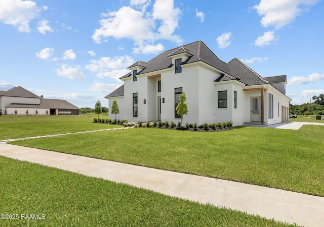 Photo 2 of Single family home for sale at 100 Trailing Oaks Dr, Youngsville, LA 70592 | MLS# 24008949 | Listing updated on 2026-08-22