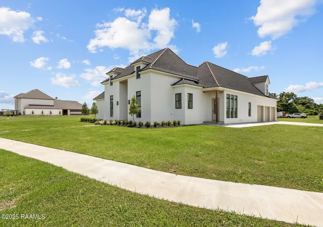 Photo 3 of Single family home for sale at 100 Trailing Oaks Dr, Youngsville, LA 70592 | MLS# 24008949 | Listing updated on 2026-08-22