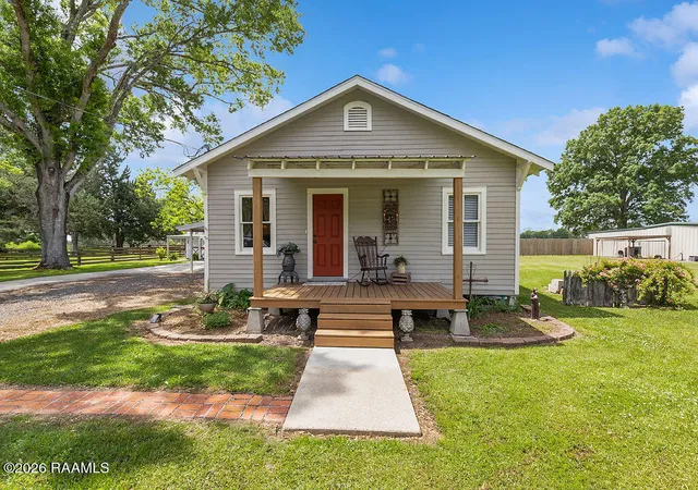 Homes for sale in St. Martinville, LA | 4936 S Main Hwy 31, St. Martinville, LA 70582 | MLS# 2600003046