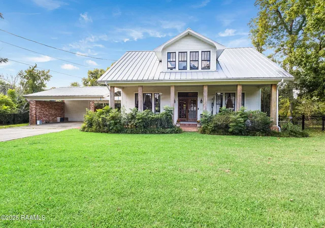 Photo 2 of Single family home for sale at 140 Arlington Dr, Lafayette, LA 70503 | MLS# 2500004753 | Listing updated on 2026-08-09