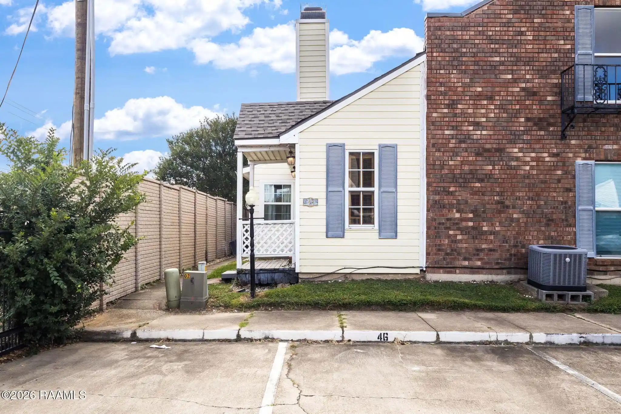 Townhouse for sale at 4620 W Congress St #42, Lafayette, LA 70506 | MLS# 2600009657