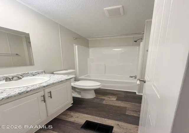 Photo 18 of Sale Pending at 1013 Comeaux Rd, New Iberia, LA 70563 | MLS# 2600007651 | Listing updated on 2026-08-21