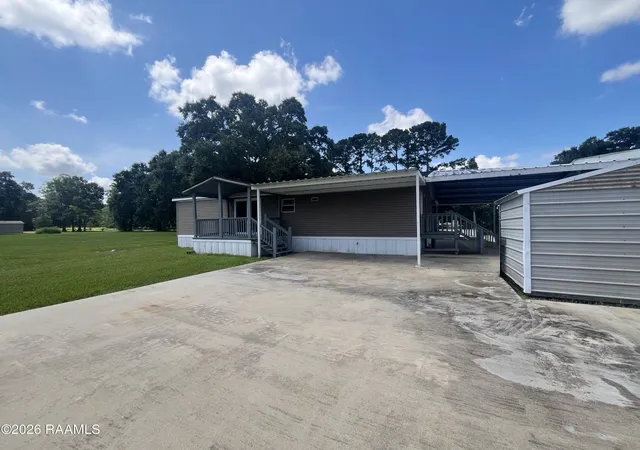 Photo 2 of Sale Pending at 1013 Comeaux Rd, New Iberia, LA 70563 | MLS# 2600007651 | Listing updated on 2026-08-21