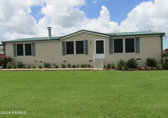 Homes for sale in Jeanerette, LA | 4812 Autumn Ln, Jeanerette, LA 70544 | MLS# 2600005146