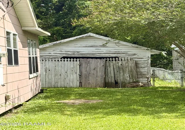 14th image of 214 N Landry Dr, New Iberia, LA 70560 | MLS# 2600006560