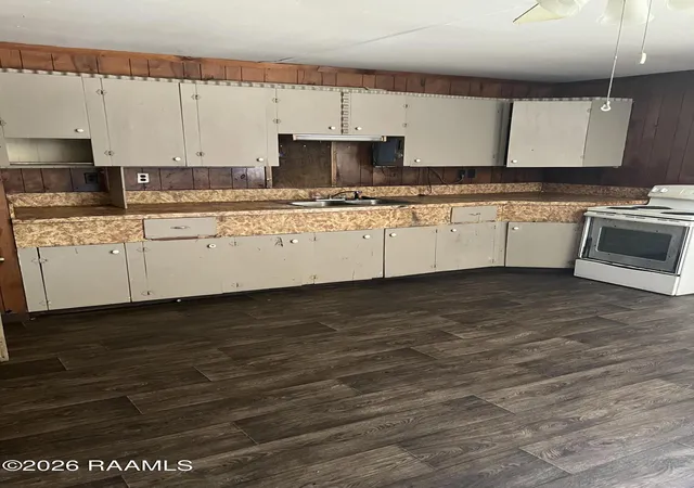 Listing Photo 4 - Condo for sale in building located at 1403 Johnson St, Jennings, LA 70546