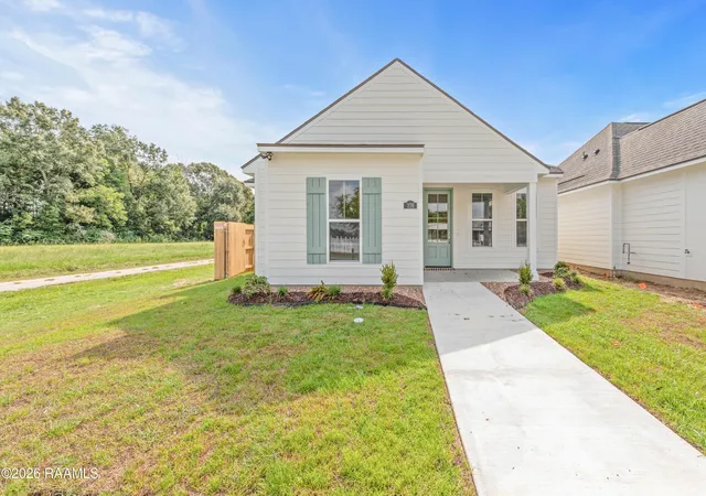 Photo 1 of Sale Pending at 376 W Broussard Rd, Lafayette, LA 70506 | MLS# 2600007953 | Listing updated on 2026-09-03