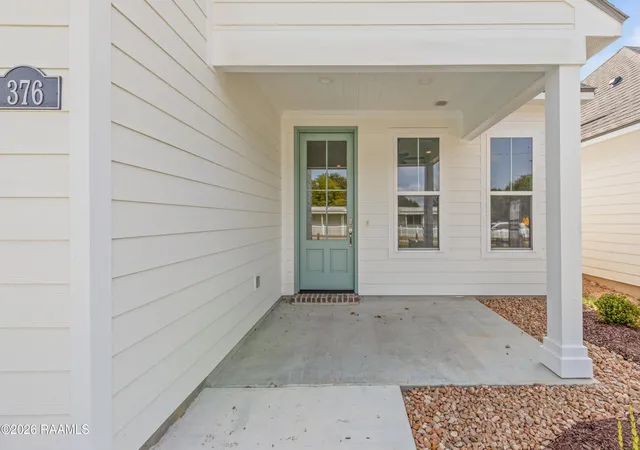 Photo 3 of Sale Pending at 376 W Broussard Rd, Lafayette, LA 70506 | MLS# 2600007953 | Listing updated on 2026-09-03
