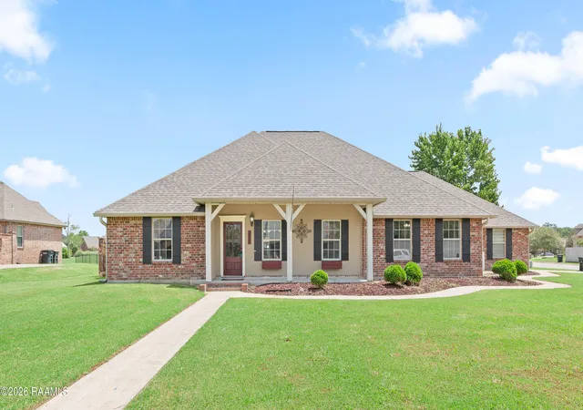 Photo 1 of Sale Pending at 2000 Squirrel Run Dr, New Iberia, LA 70560 | MLS# 2600006772 | Listing updated on 2026-10-02