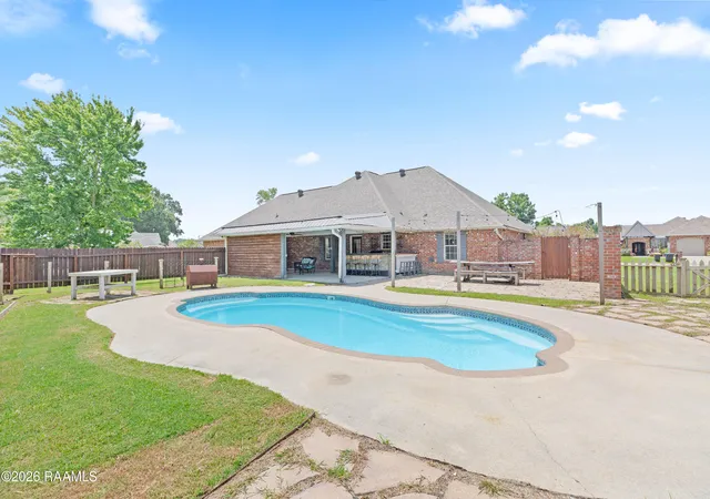 Photo 2 of Sale Pending at 2000 Squirrel Run Dr, New Iberia, LA 70560 | MLS# 2600006772 | Listing updated on 2026-10-02