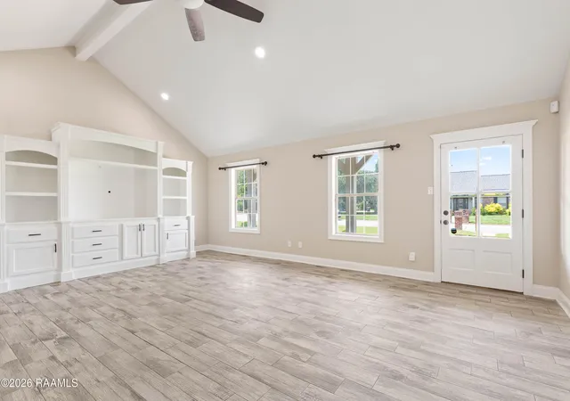 Photo 3 of Sale Pending at 2000 Squirrel Run Dr, New Iberia, LA 70560 | MLS# 2600006772 | Listing updated on 2026-10-02