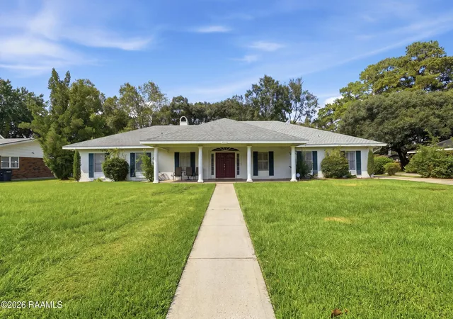 1st image of 408 Wildwood Dr, New Iberia, LA 70560 | MLS# 2600007204