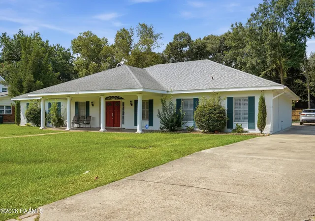 2nd image of 408 Wildwood Dr, New Iberia, LA 70560 | MLS# 2600007204