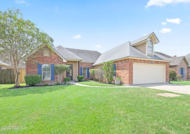 Photo 2 of Single family home for sale at 218 Oak Hl Ln, Youngsville, LA 70592 | MLS# 2600008167 | Listing updated on 2026-09-04