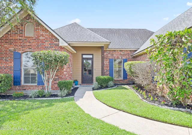Photo 2 of Single family home for sale at 218 Oak Hl Ln, Youngsville, LA 70592 | MLS# 2600008167 | Listing updated on 2026-09-04