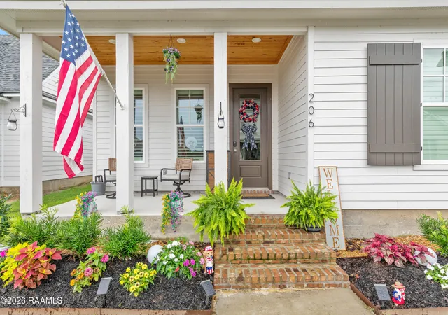 2nd image of 206 Oak Village Dr, Scott, LA 70583 | MLS# 2600004726