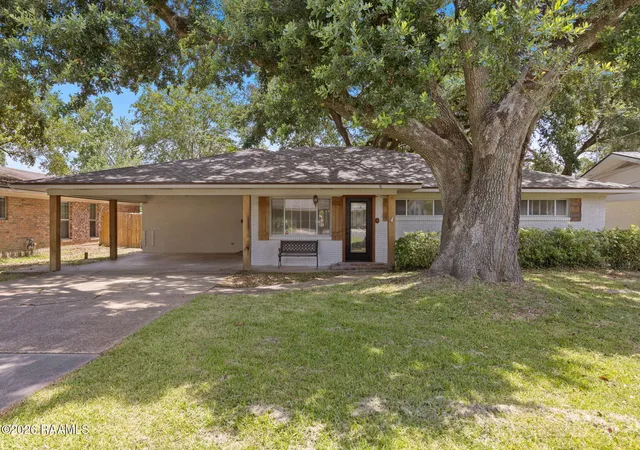 Photo 1 of Sale Pending at 207 Genevieve Dr, Lafayette, LA 70503 | MLS# 2600006061 | Listing updated on 2026-09-15