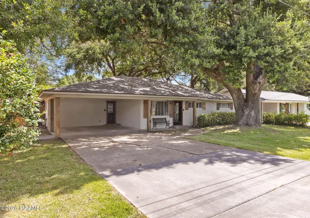 Photo 3 of Sale Pending at 207 Genevieve Dr, Lafayette, LA 70503 | MLS# 2600006061 | Listing updated on 2026-09-15